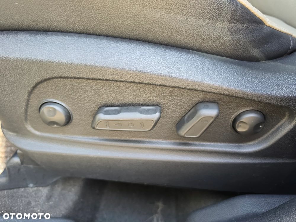 Kia Carens 2.0 GDI L - 32