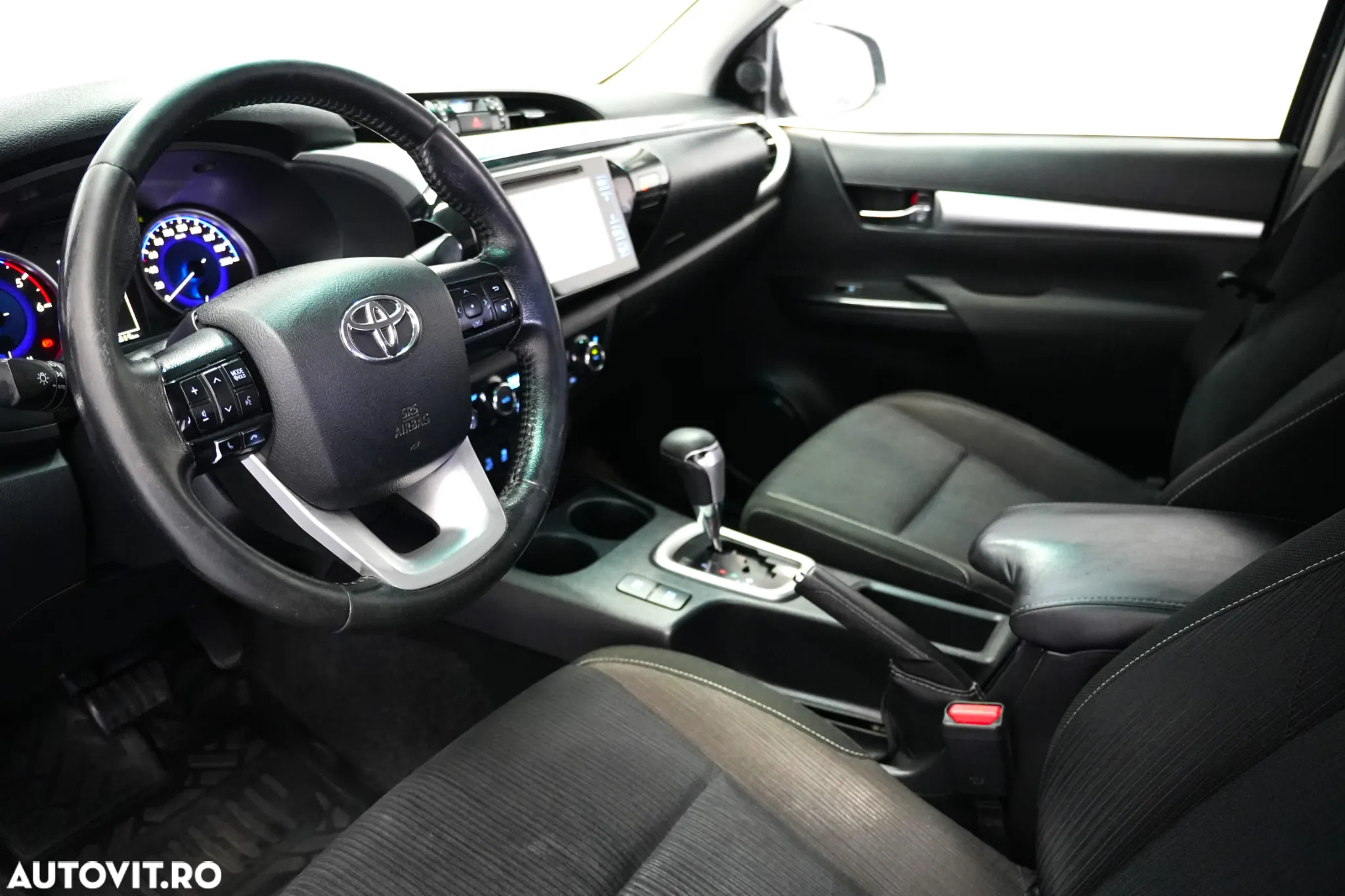Toyota Hilux 4x4 Double Cab A/T Invincible - 8