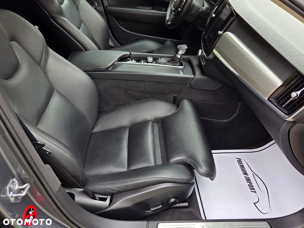 Volvo V90 D3 Geartronic Momentum Pro - 25