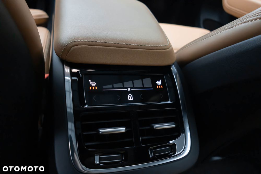 Volvo XC 60 B4 D AWD Ultimate Bright - 37