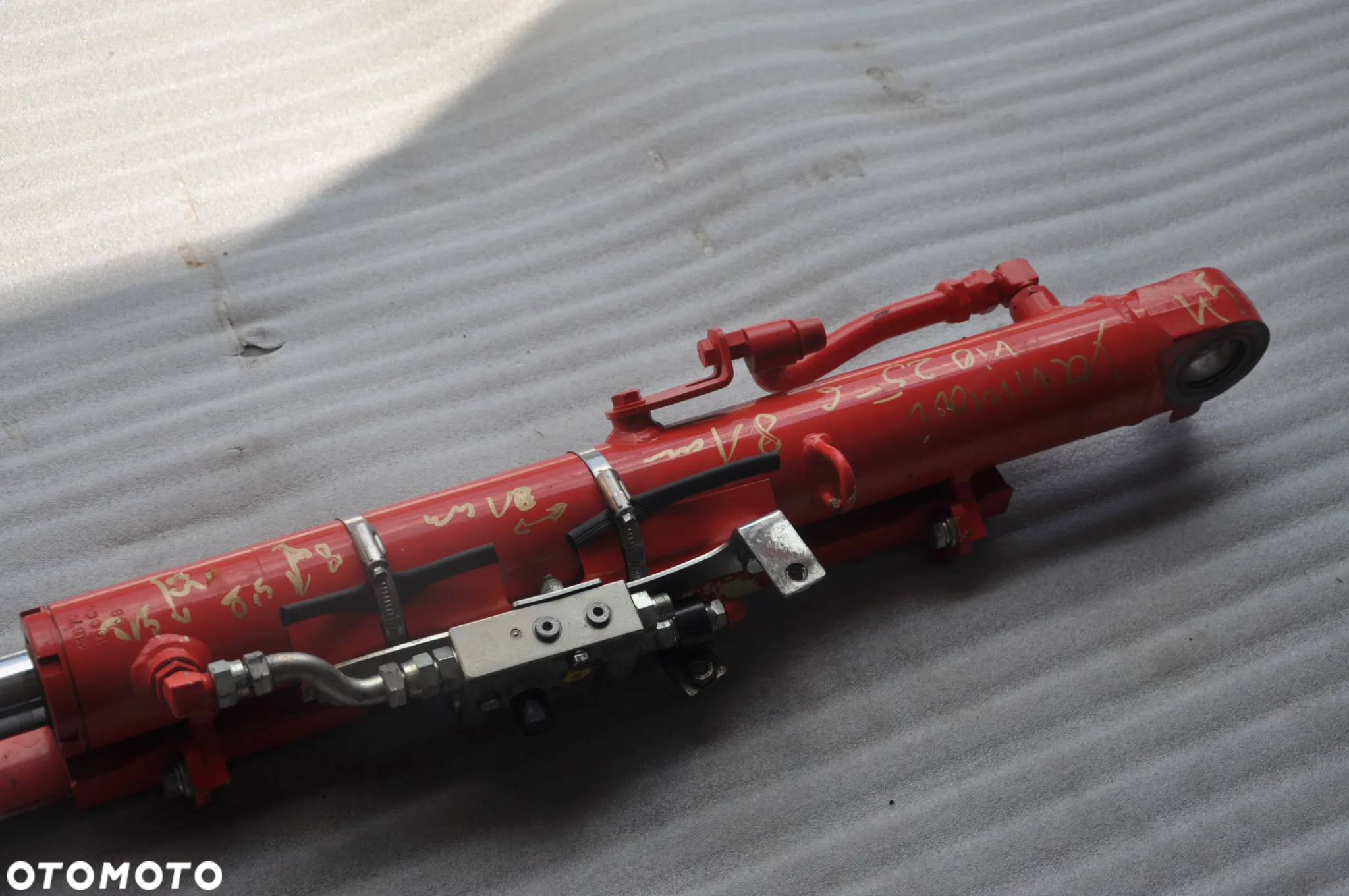 Siłownik hydrauliczny yanmar vio 25-6 - 3