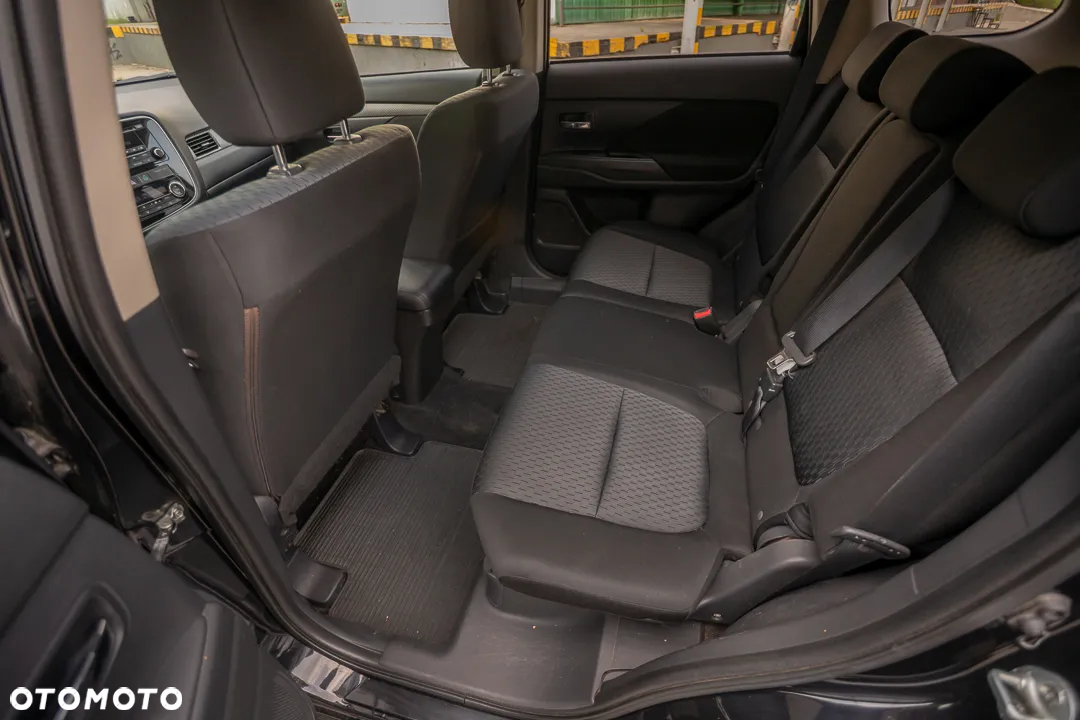 Mitsubishi Outlander 2.2 DI-D 4WD Instyle - 19