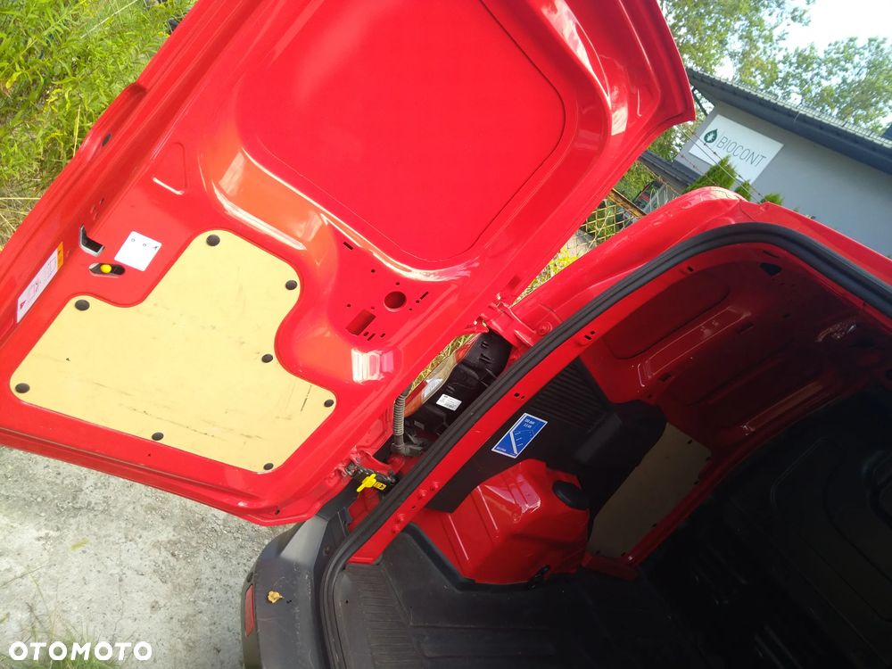 Ford Transit Courier - 16