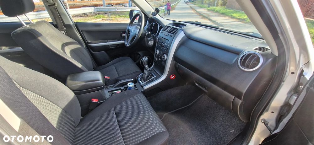 Suzuki Grand Vitara 2.0 - 11