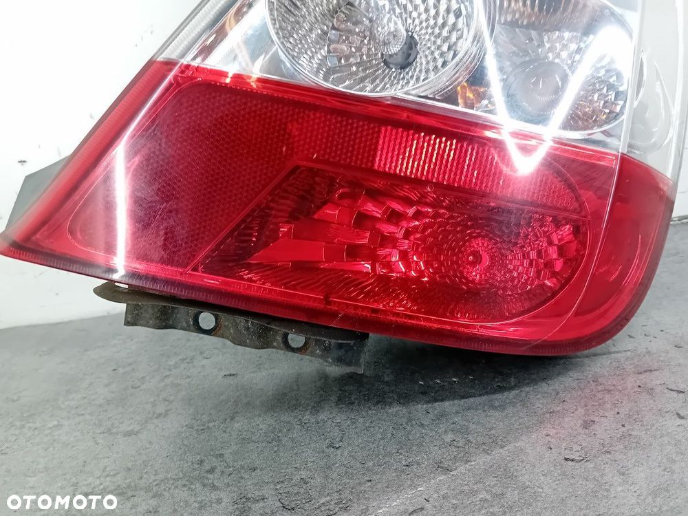 LAMPA TYLNA PRAWA HONDA CIVIC VII HATCHBACK 3 DRZWI - 6