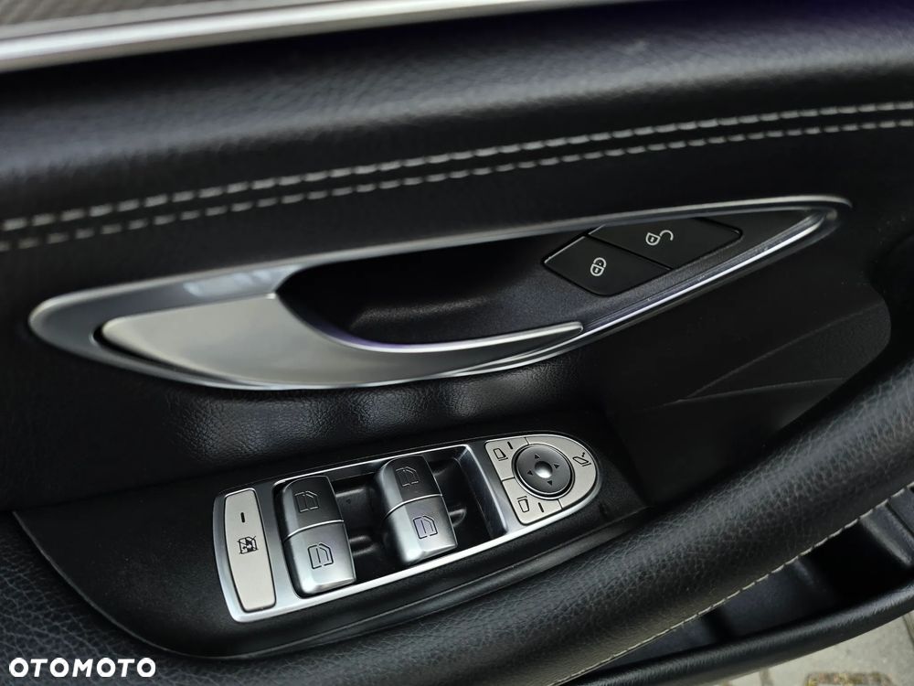 Mercedes-Benz Klasa E 220 d T 9G-TRONIC AMG Line - 9