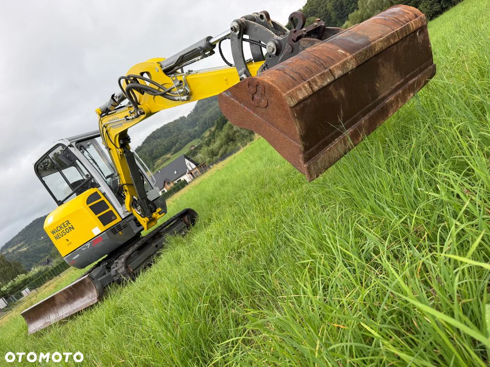 Wacker Neuson EZ38 koparka Gąsienicowa 4 tony. 2018 rok. Maszyna jak nowa 1600mtg.  Aktualna DEKRA BMWT 2026r. dodatkowa linia Hydrauliczna. Zamki na tłokach. Szybko-złącze Hydrauliczne. zmiana łyżek bez wychodzenia z Kabiny! Ani deka luzów wycieków. Okazja! 2 łyżki Oryginalne skandynawskiego typu. Yanmar silnik. Maszyna z Norwegii z Gospodarstwa Aktualna Dokumentacja! ani deka luzów i wycieków! OKAZJA Linia Hydr. Plus. Długie ramię PLUS. Oświetlenie LED. Gąski bardzo ładne. Wielka Okazja! Pełne sterowanie z dżojstików!! - 33