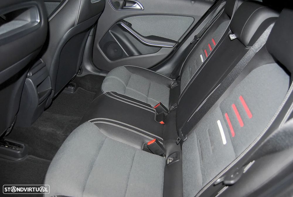 Mercedes-Benz A 180 d AMG Line - 16