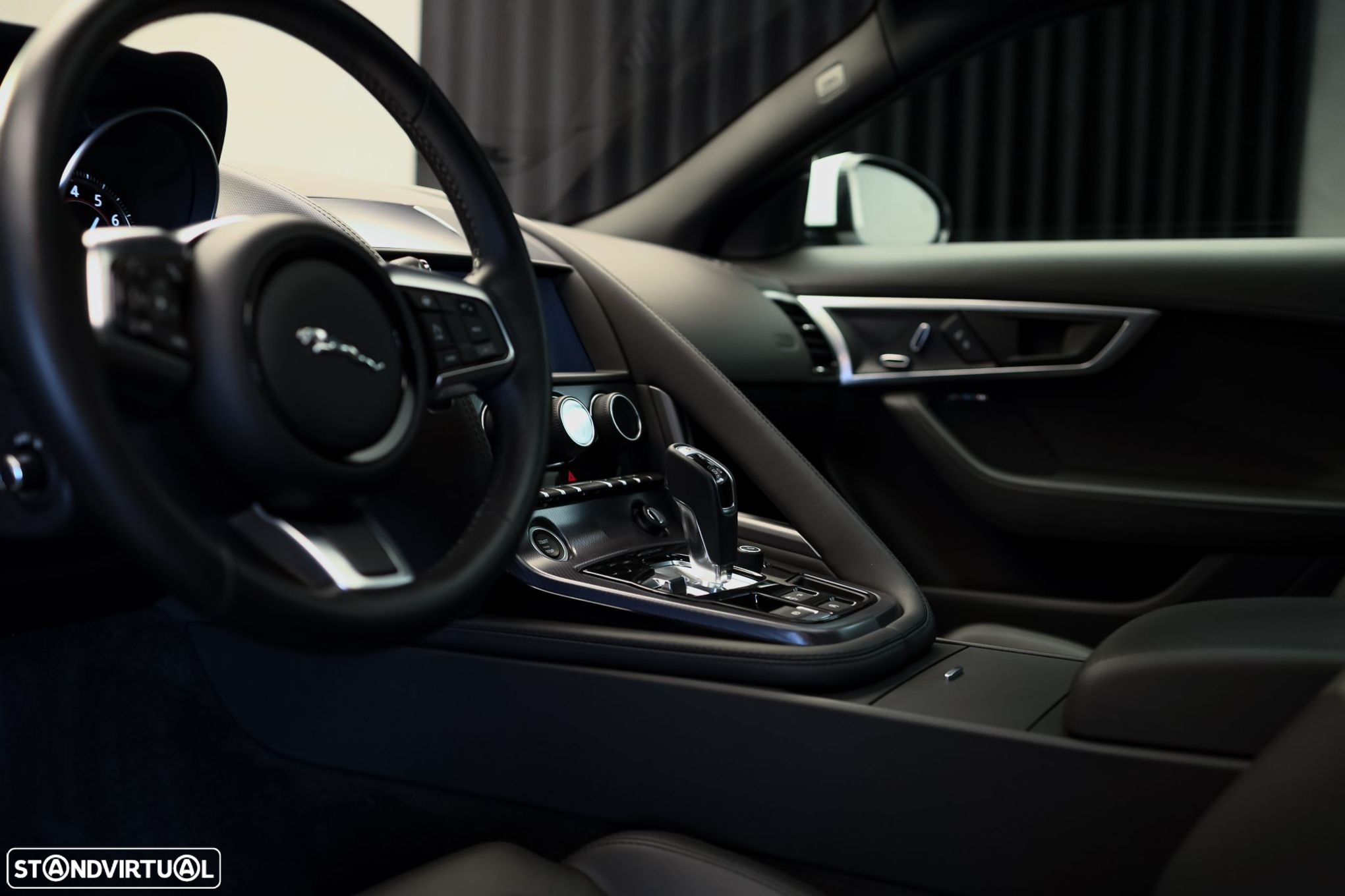 Jaguar F-Type 2.0 i4 R-Dynamic - 37