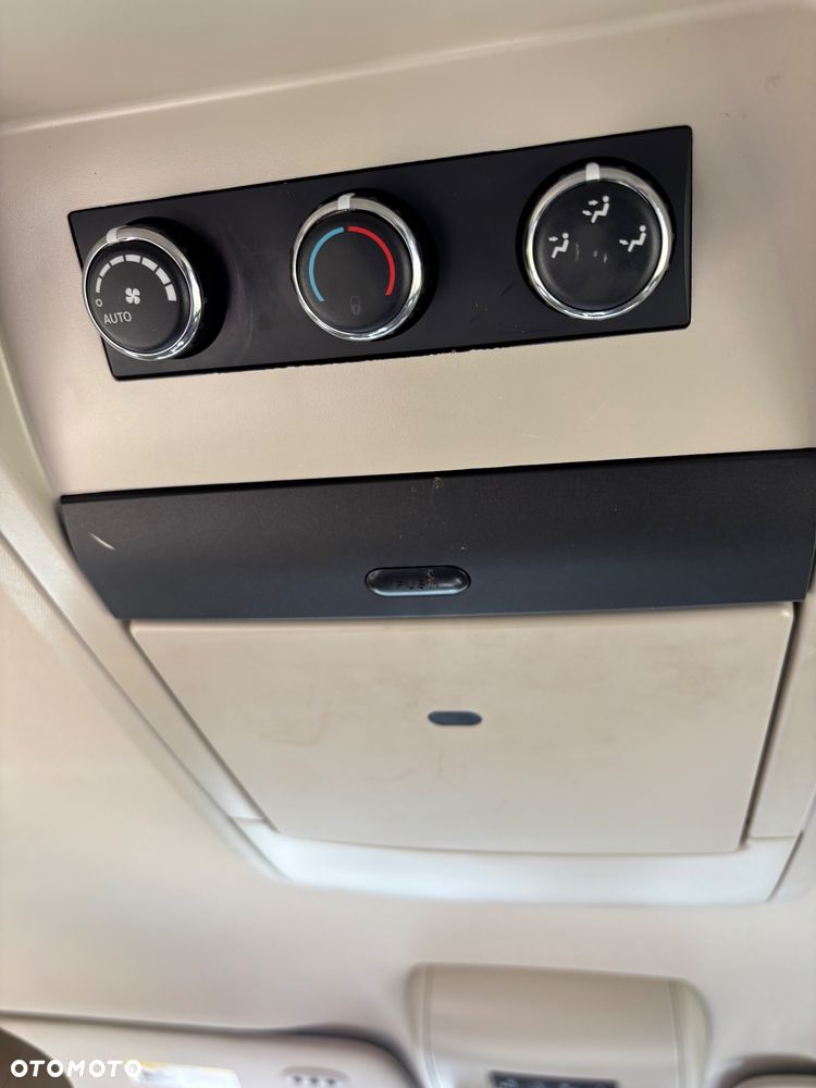Chrysler Town & Country 3.6 Touring - 16
