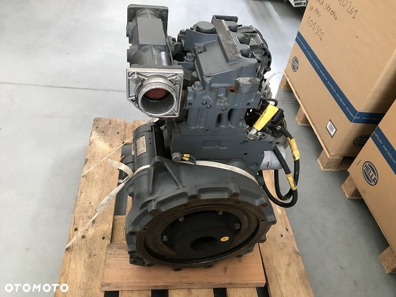 SILNIK DEUTZ D2011 L 02 jak nowy 11200 netto - 2