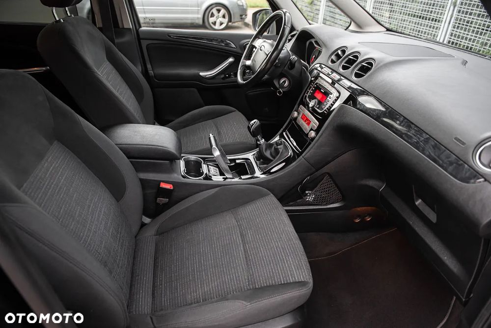 Ford Galaxy 2.0 TDCi Ghia - 29