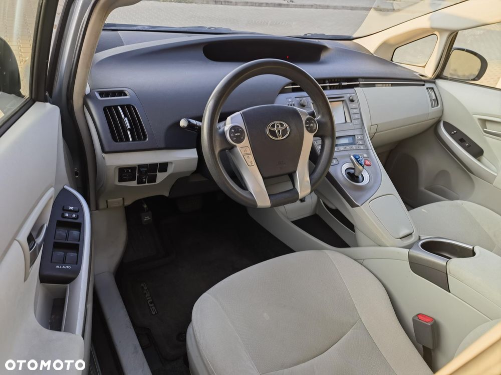 Toyota Prius (Hybrid) Comfort - 5