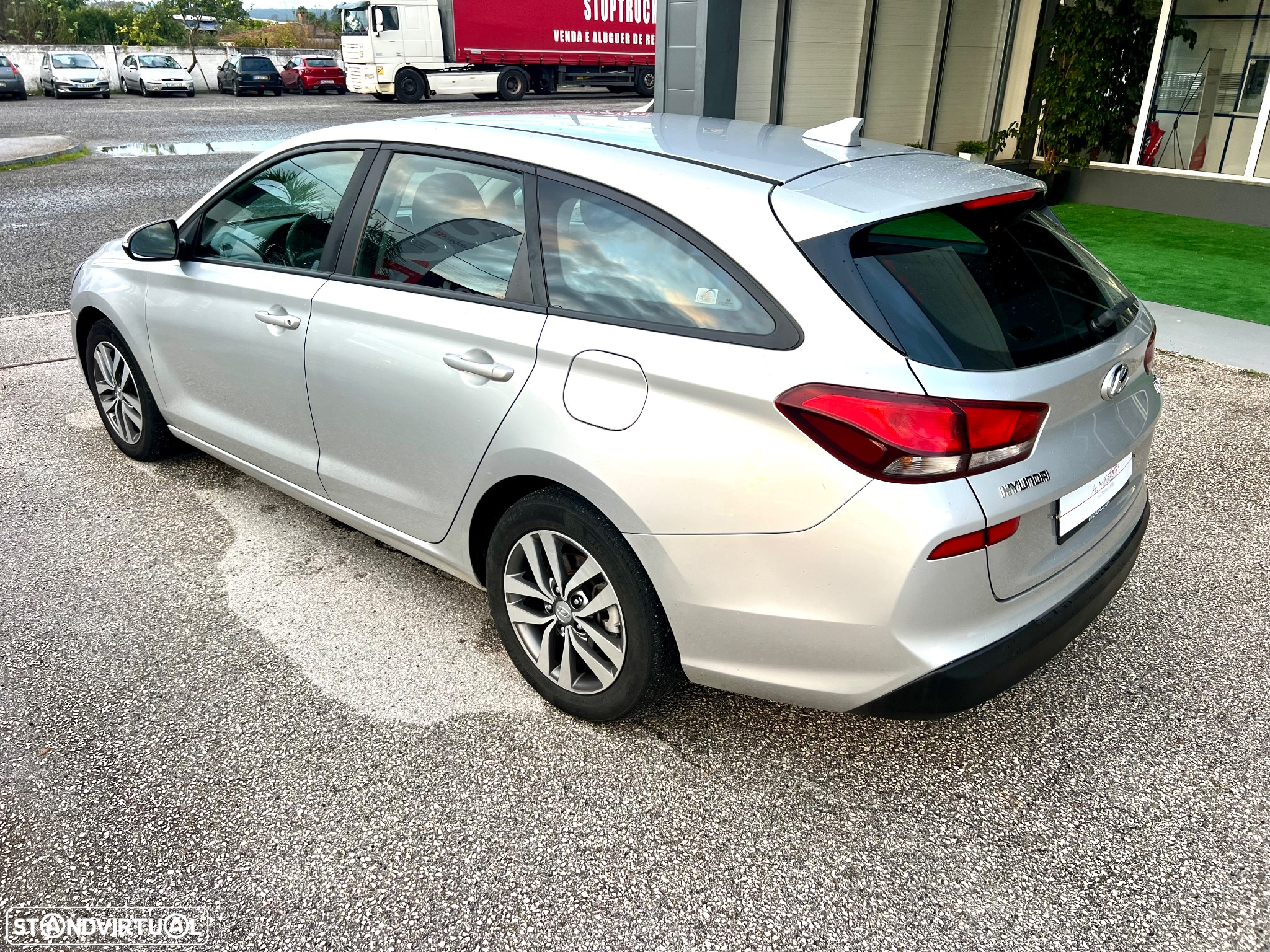 Hyundai i30 SW 1.6 CRDi Blue Comfort+Navi - 2