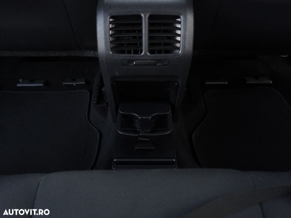 Volkswagen Golf - 30