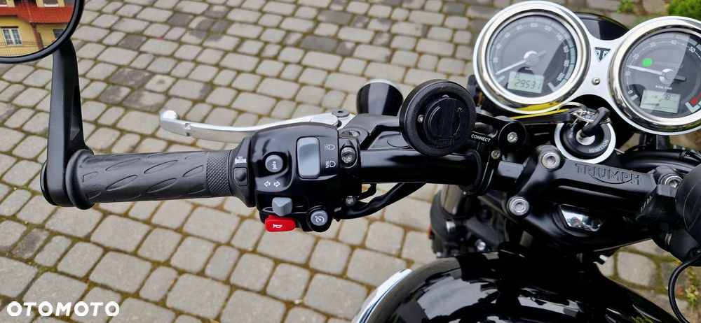 Triumph Bonneville - 10
