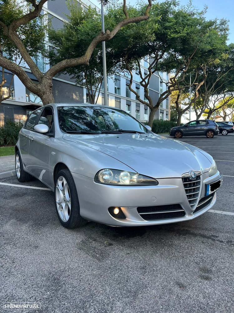 Alfa Romeo 147 1.9 JTD 16V Executive - 1