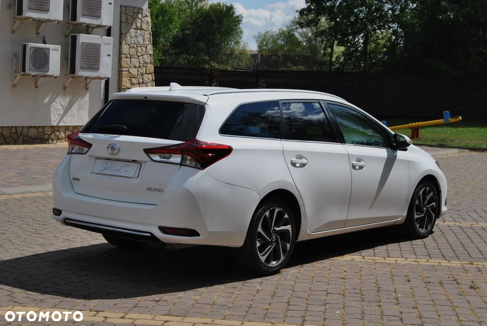 Toyota Auris 1.6 D-4D Dynamic - 3