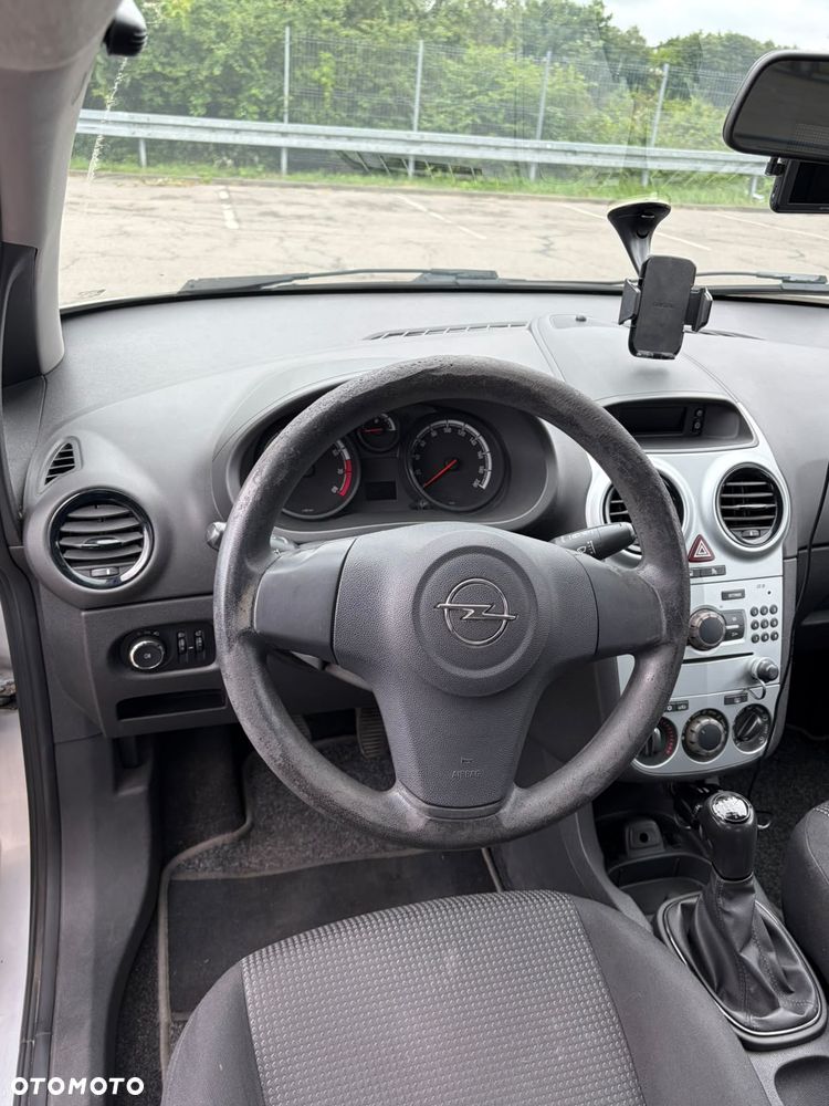 Opel Corsa 1.2 16V Essentia - 10