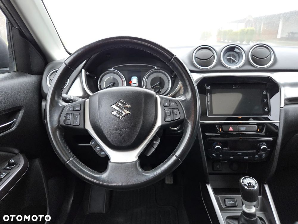 Suzuki Vitara 1.4 Boosterjet SHVS Premium 4WD - 28