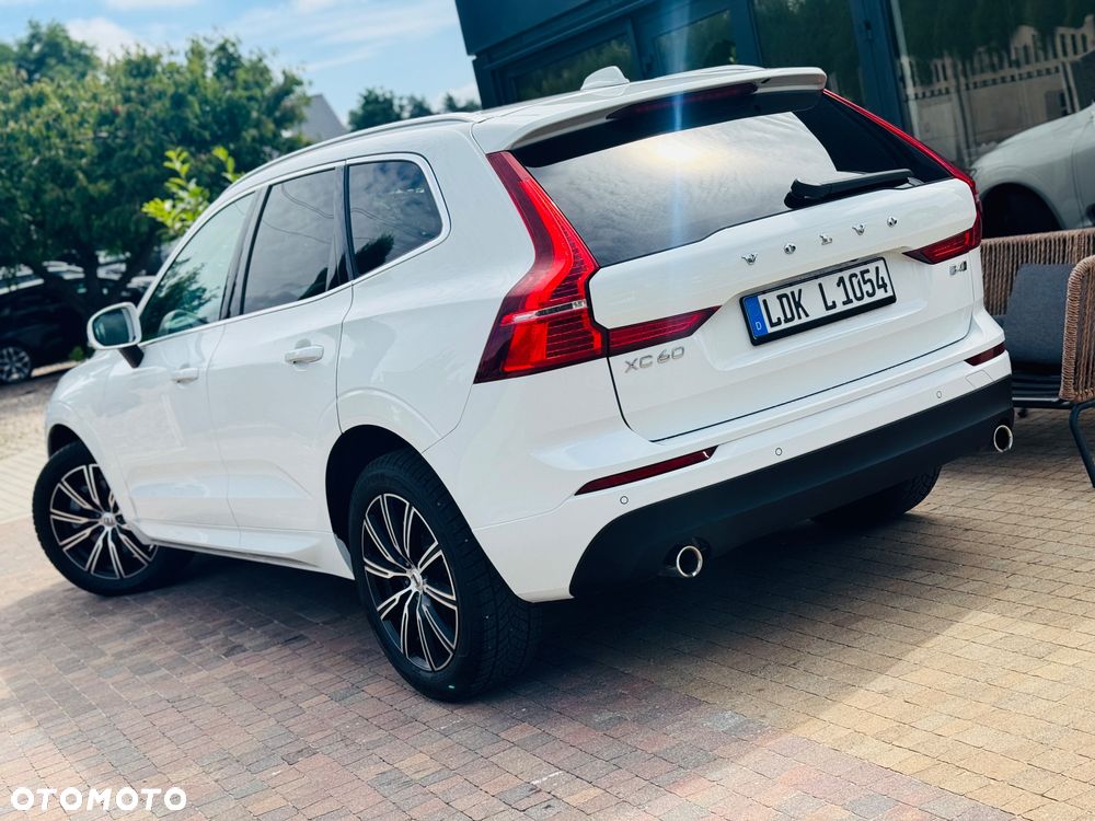 Volvo XC 60 B4 D AWD Geartronic Momentum Pro - 27