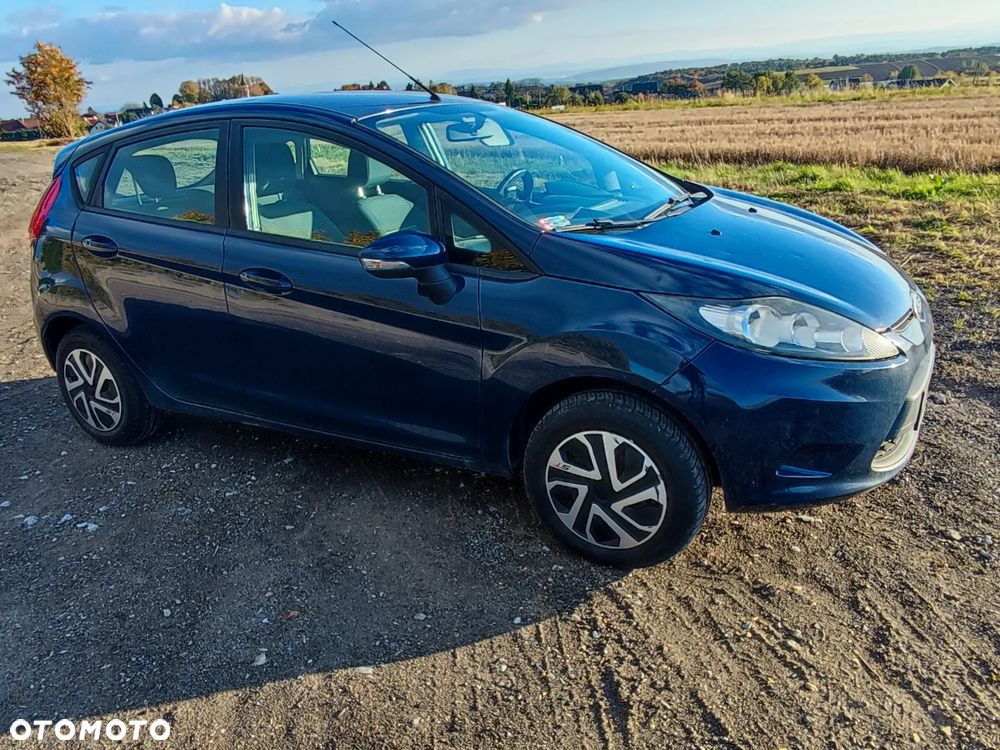 Ford Fiesta 2010 photo 2