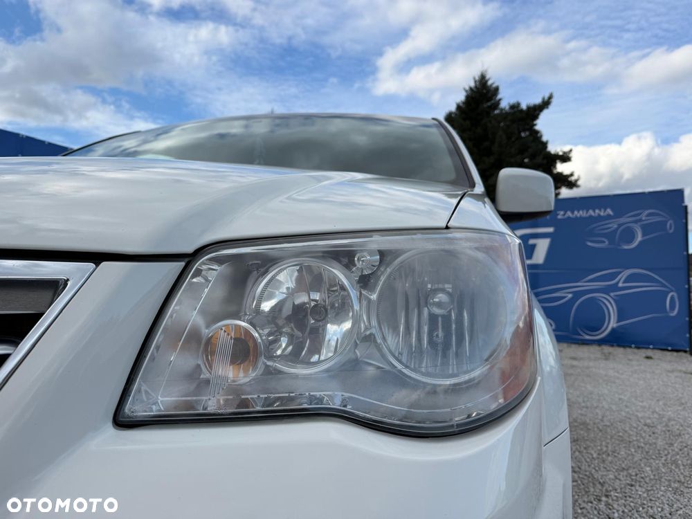 Chrysler Town & Country 3.6 Limited - 10
