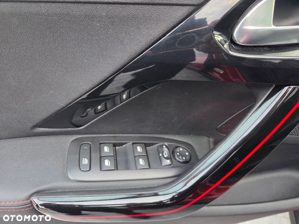 Peugeot 2008 BlueHDi 120 EAT6 Black Edition - 30