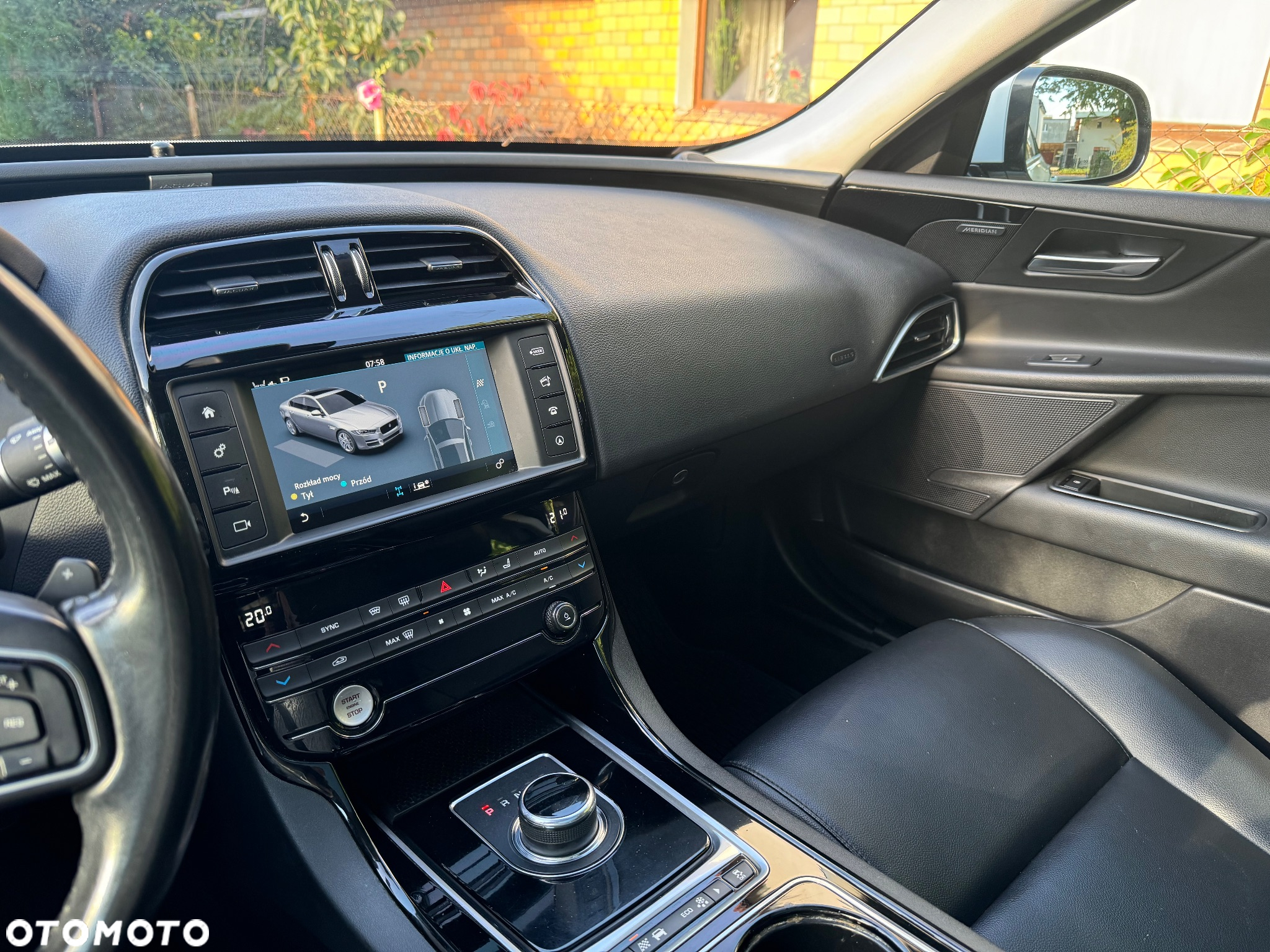 Jaguar XE S - 13