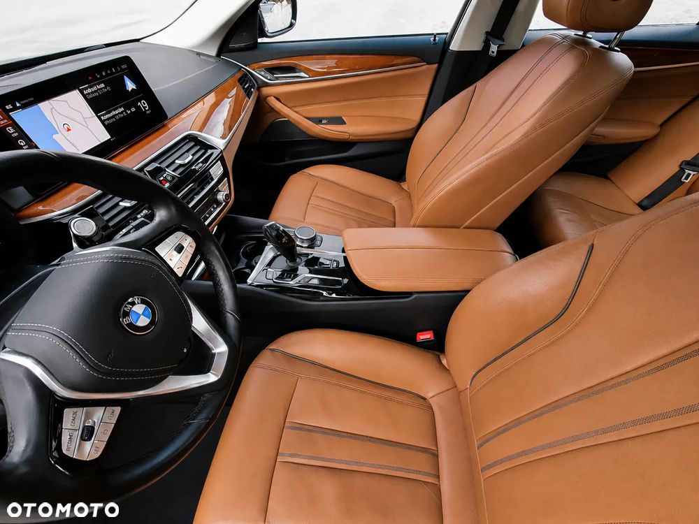 BMW Seria 5 540d xDrive mHEV - 28