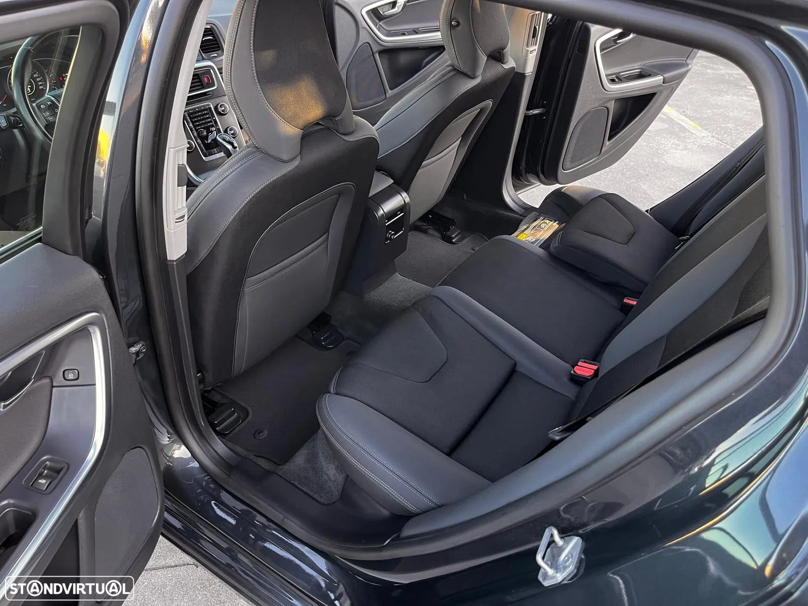 Volvo V60 1.6 D2 Momentum Eco Powershift - 41