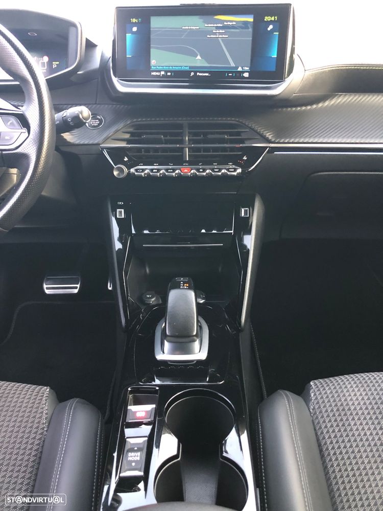 Peugeot e-2008 50 kWh GT - 39