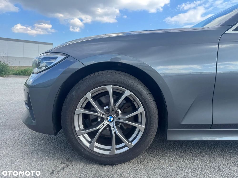 BMW Seria 3 320d Sport Line - 10