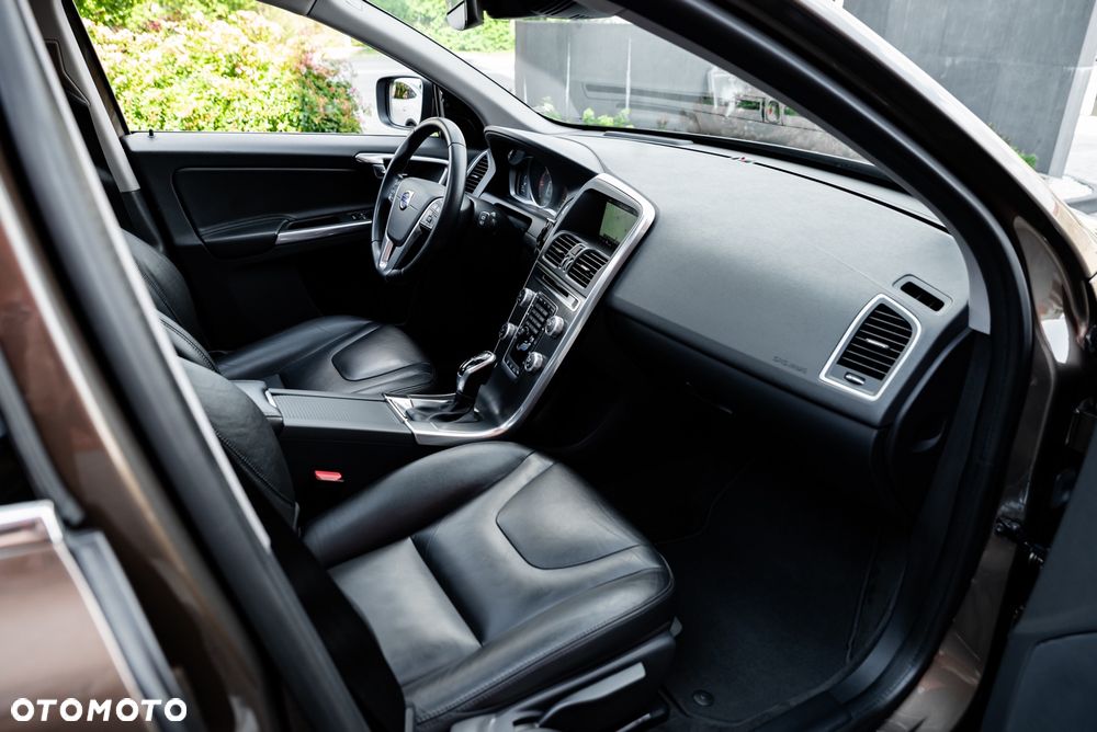 Volvo XC 60 D3 Drive-E Momentum - 23