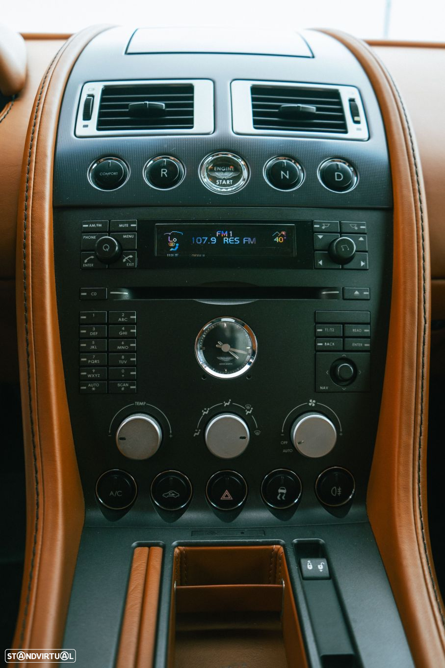 Aston Martin Vantage Roadster - 14