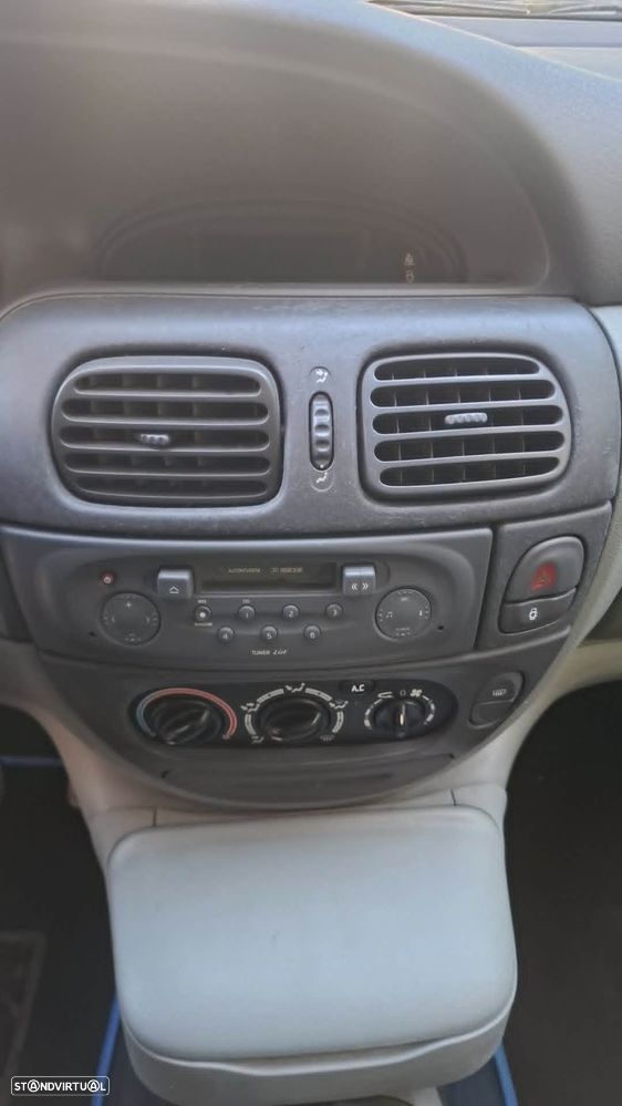 Renault Scénic 1.4 16V - 17