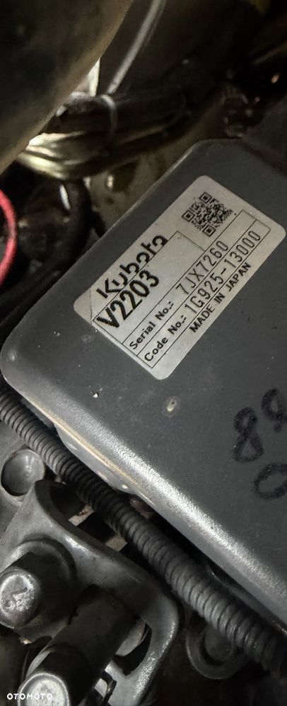 Bobcat S530. Ładowarka 4x4 wózek terenowy. Łyżka. Pełne sterowanie z dżojstika jazda i praca. Aktualne serwisy DEKRA 2026r. Silnik Kubota 4cyl 55km. Maszyna Jak Nowa z Salonu! Pochodzi z Norweskiego Gospodarstwa! 2020 rok 1724 mtg! Zero luzów i wycieków. Bardzo mocna i wydajna maszyna o małych gabarytach! Idealna do stajni oraz Budownictwa. OKAZJA TANIO 3 wyjścia Hydrauliczne pod urządzenia!! Wszystkie opony jak nowe .Kabina ogrzewana pełne szkło + drzwi. Po serwisach. Potężna moc. OKAZJA - 14