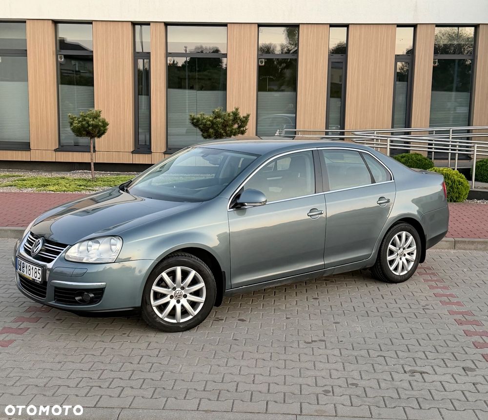 Volkswagen Jetta 1.6 FSI Comfortline - 16