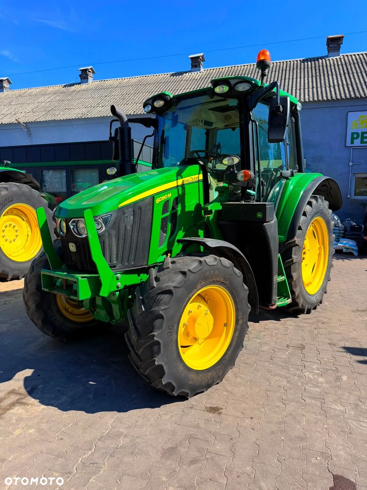 John Deere 6090M - 7