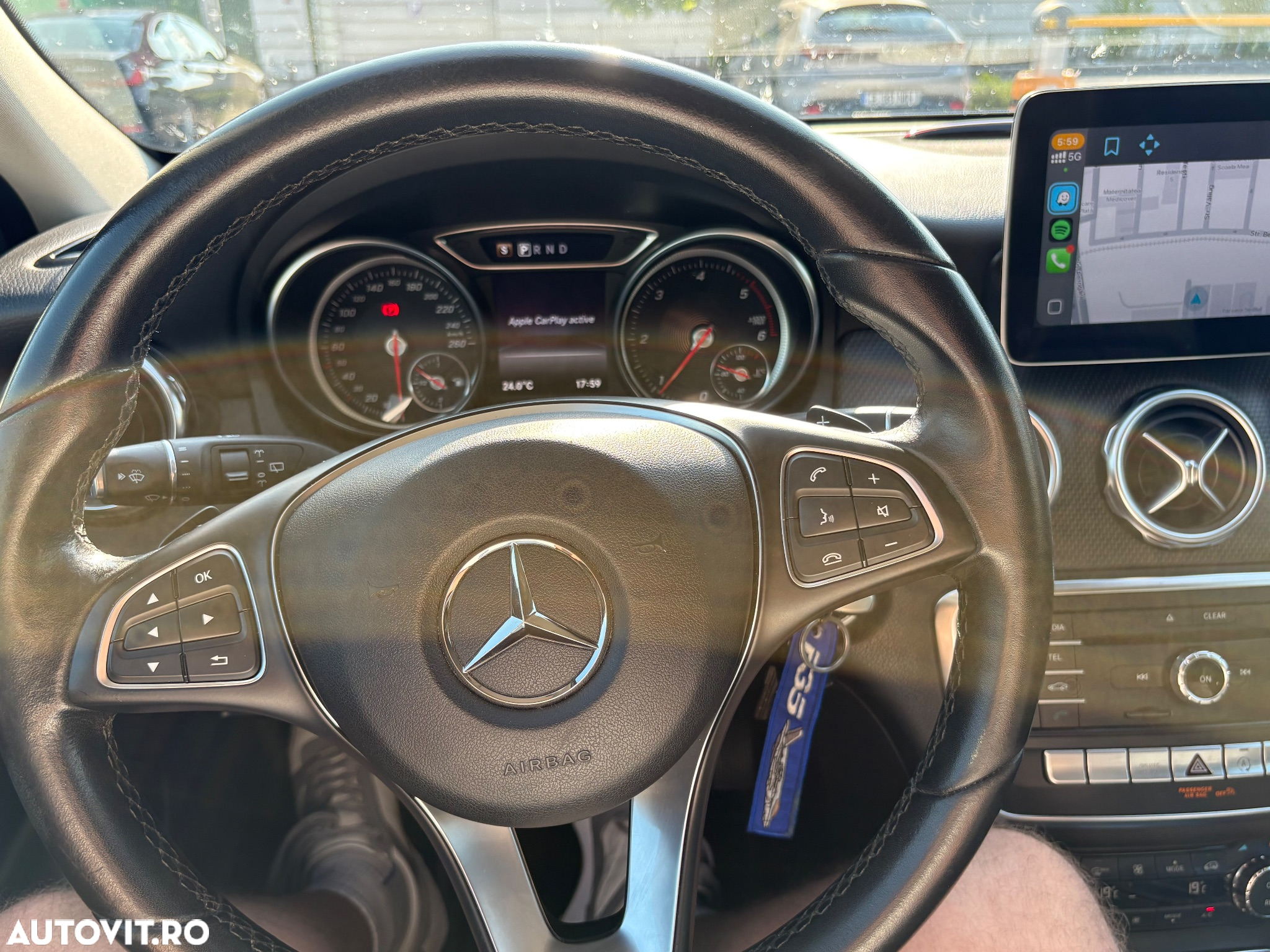 Mercedes-Benz GLA - 16