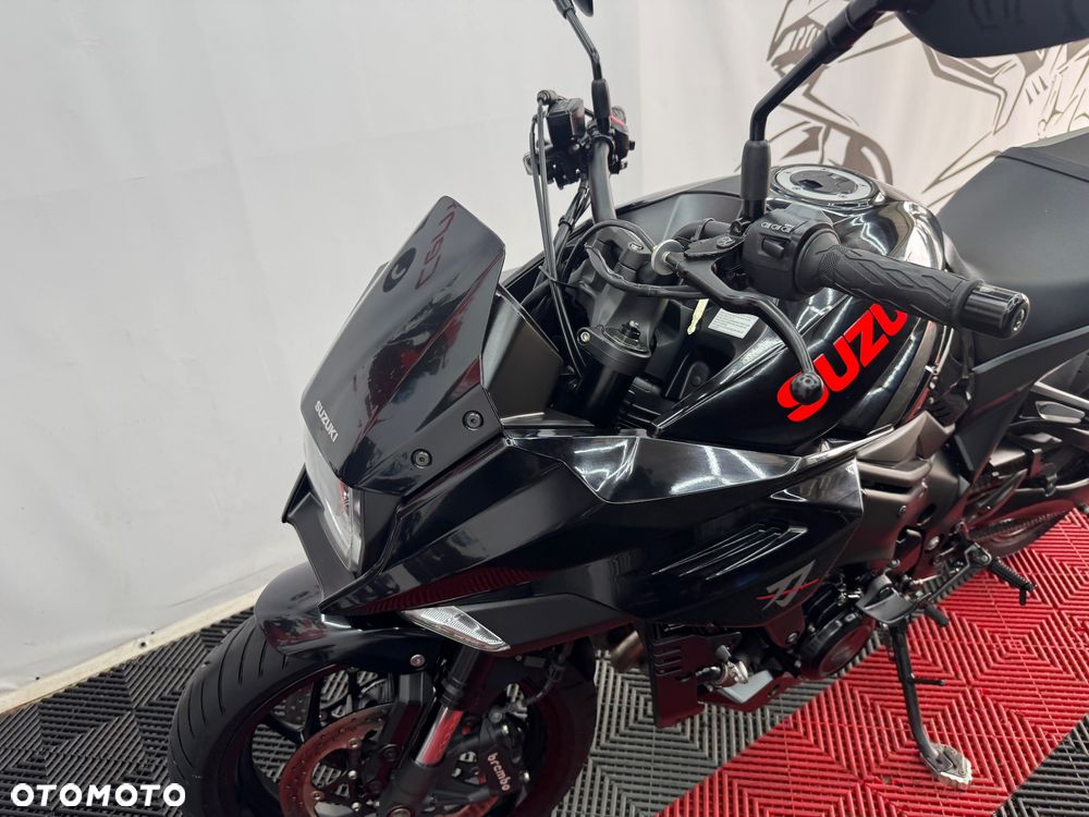 Suzuki GSX - 11