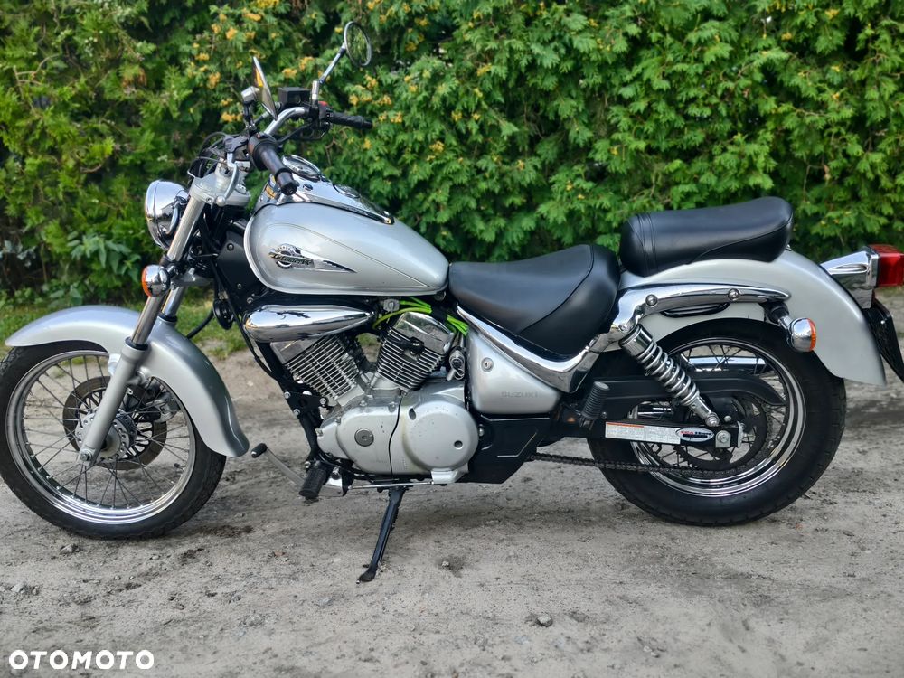 Suzuki Intruder - 11
