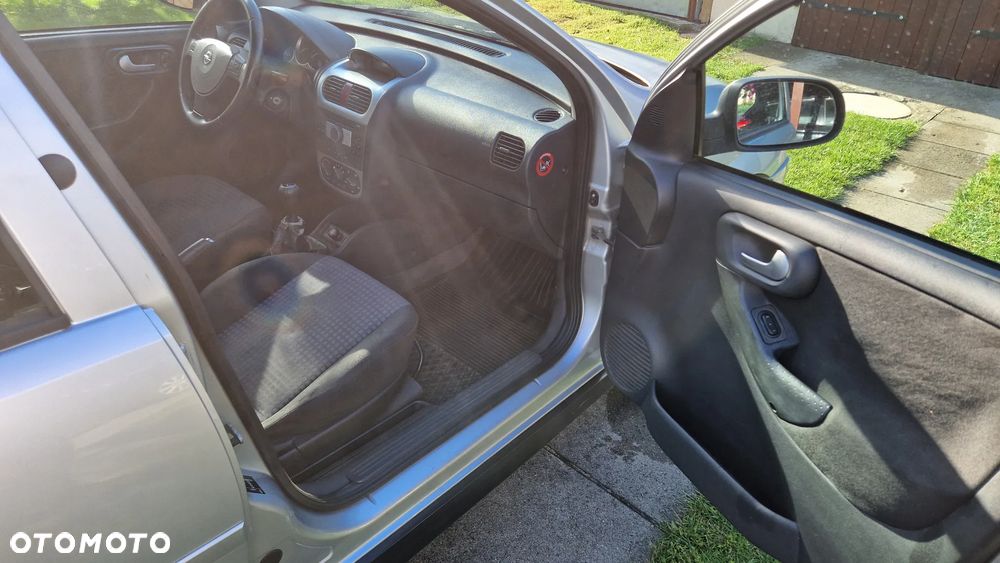 Opel Corsa 1.2 16V - 11