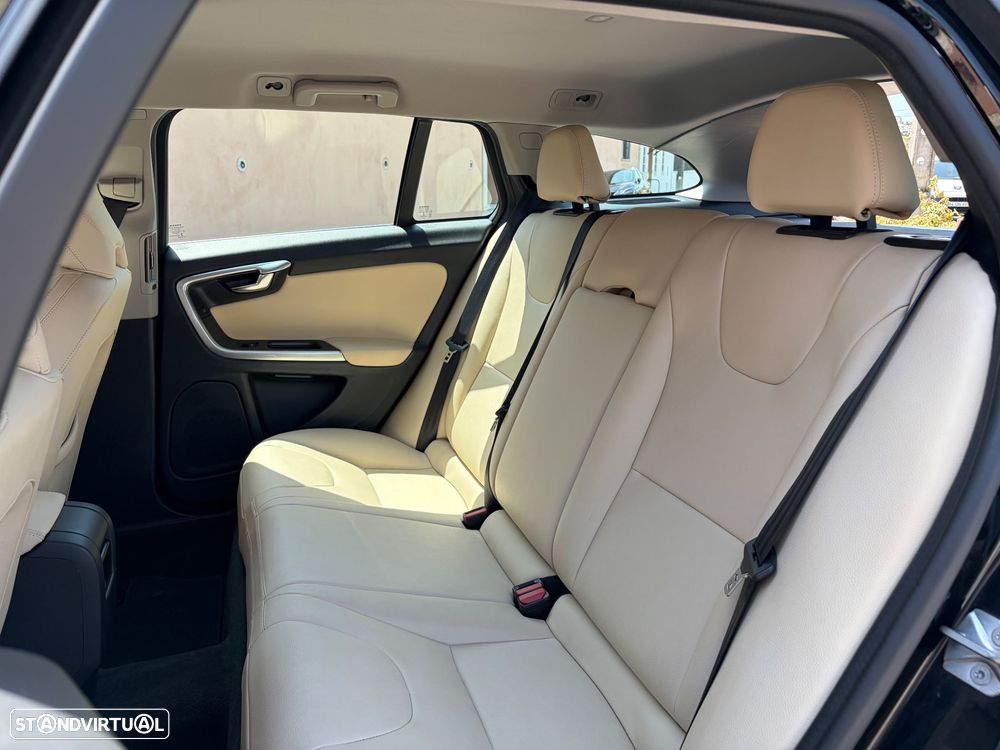 Volvo V60 2.0 D2 Momentum - 13