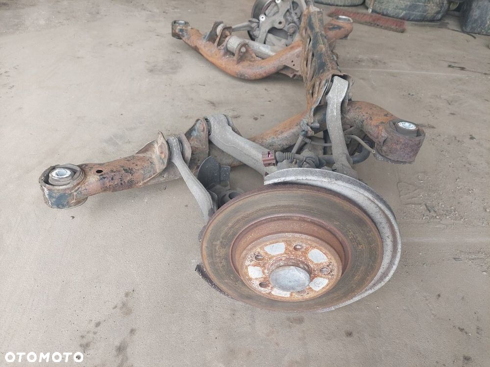 KOMPLETNE ZAWIESZENIE BELKA SANKI TYŁ AUDI A5 8T - 6