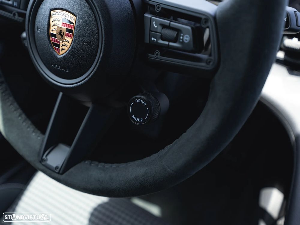 Porsche Taycan Sport Turismo bateria Performance Plus - 18