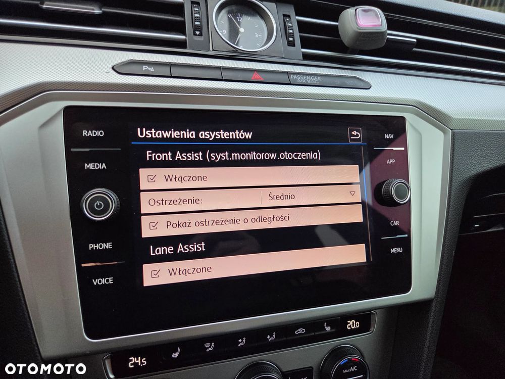 Volkswagen Passat 2.0 TDI SCR Trendline DSG - 16