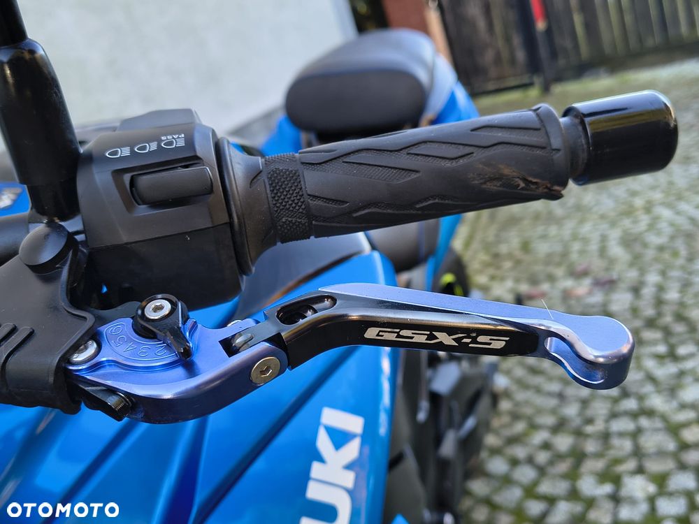 Suzuki GSX - 32
