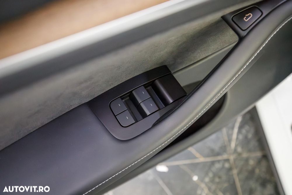 Tesla Model Y Long Range Dual Motor AWD - 30