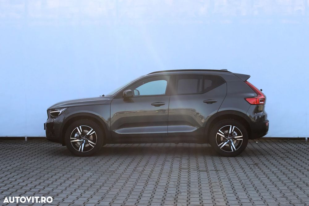 Volvo XC 40 B3 AT FWD MHEV Plus Dark - 8